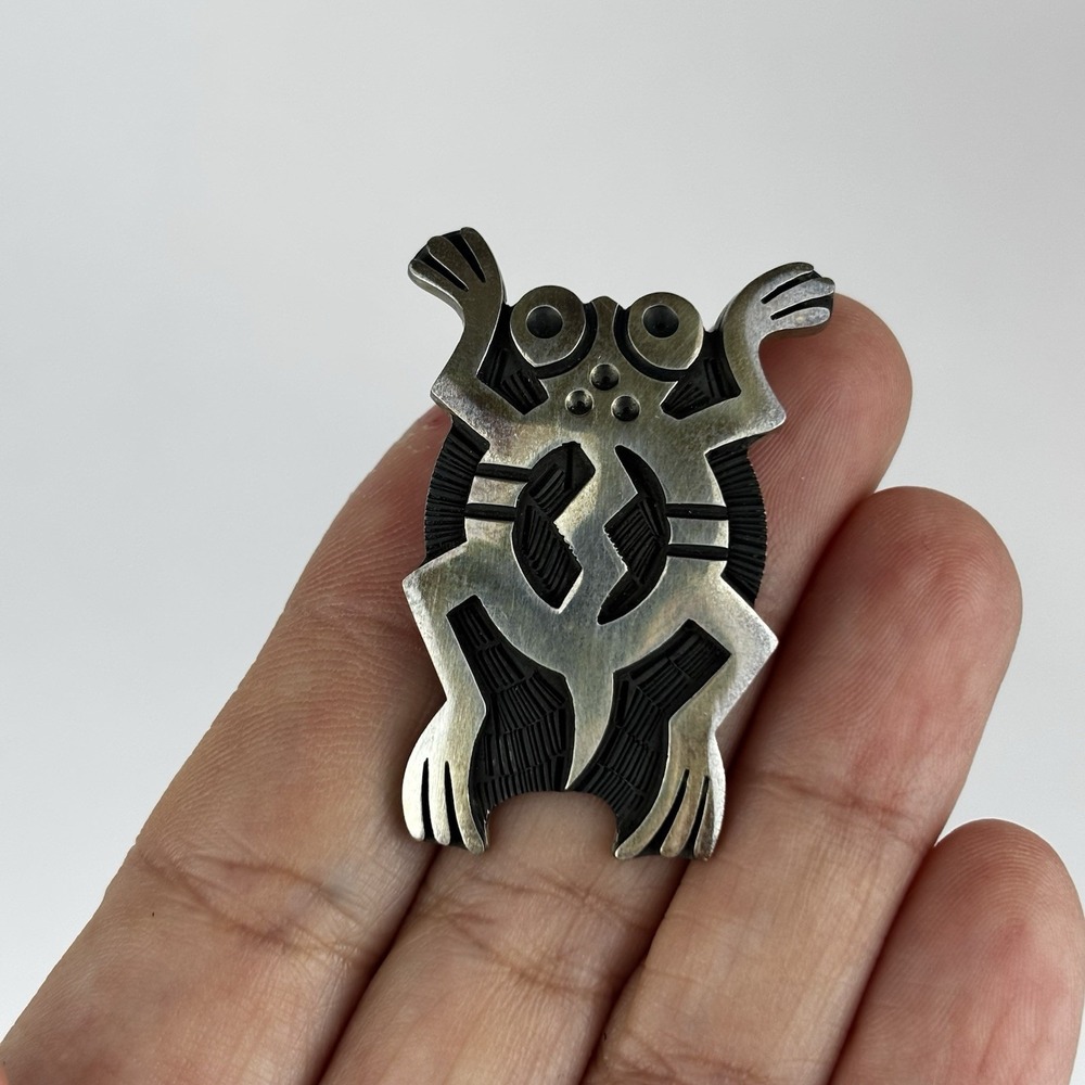 Vintage Sterling Silver Frog Pendant Mexico 925 C11 Patina Relief Carved Necklac